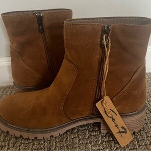 Women’s tan boots